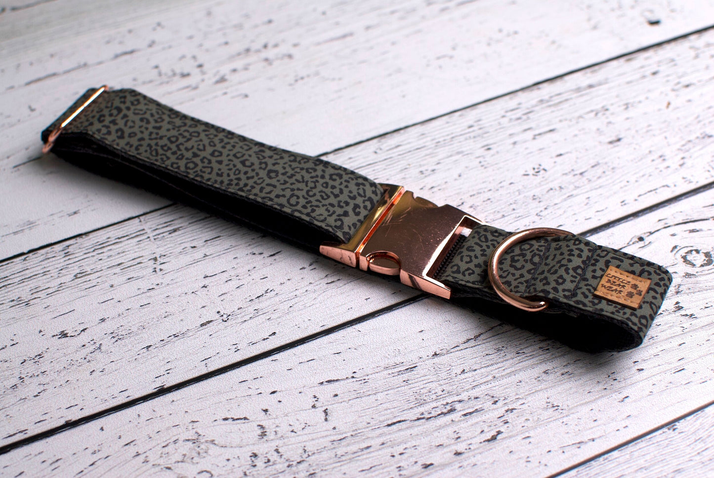 Kona Olive Leopard Shine Collar